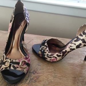 Multi-colored peep toe pumps
